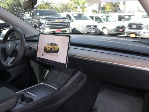 Used 2023 Tesla Model Y Long Range image 36