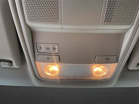 Used 2017 Volkswagen Tiguan S image 5