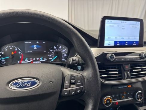 Used 2020 Ford Escape SE image 18