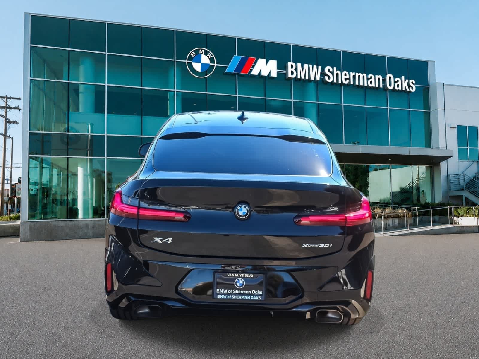 Used 2024 BMW X4 xDrive30i w/ M Sport Package AWD/4WD image 5