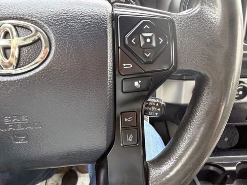 Used 2018 Toyota Tacoma SR image 21