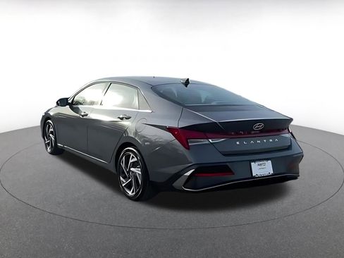 Used 2025 Hyundai Elantra SEL image 12