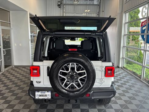 Used 2024 Jeep Wrangler Unlimited Sahara AWD/4WD image 12