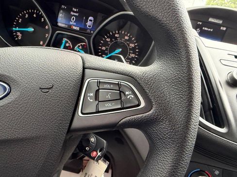 Used 2017 Ford Escape SE FWD image 12