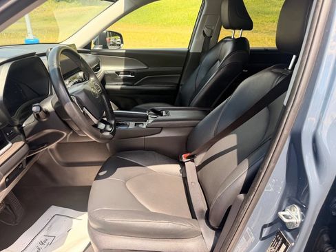 Used 2025 Toyota Grand Highlander AWD image 30