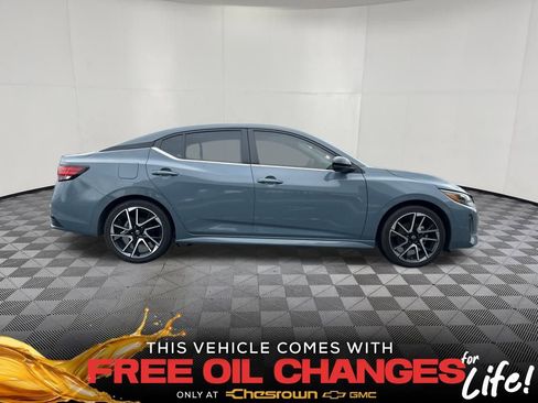 Used 2025 Nissan Sentra SR image 6