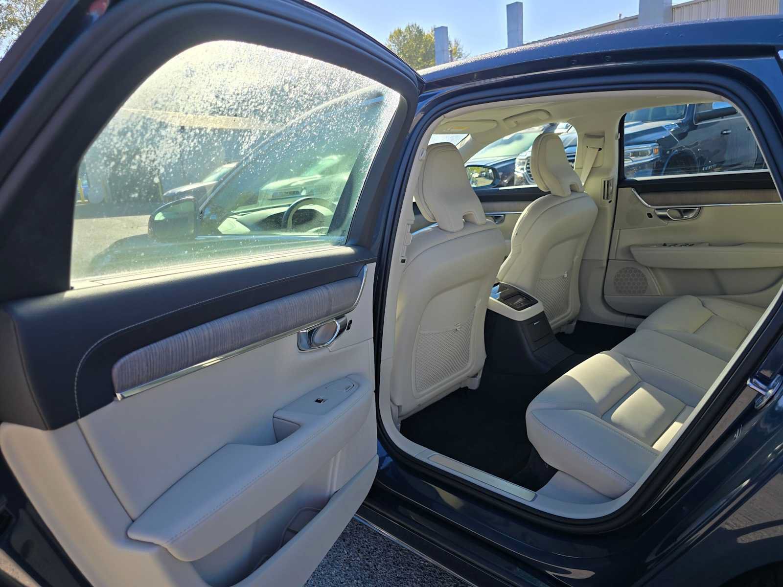 Certified 2024 Volvo S90 T8 Ultimate AWD/4WD image 17