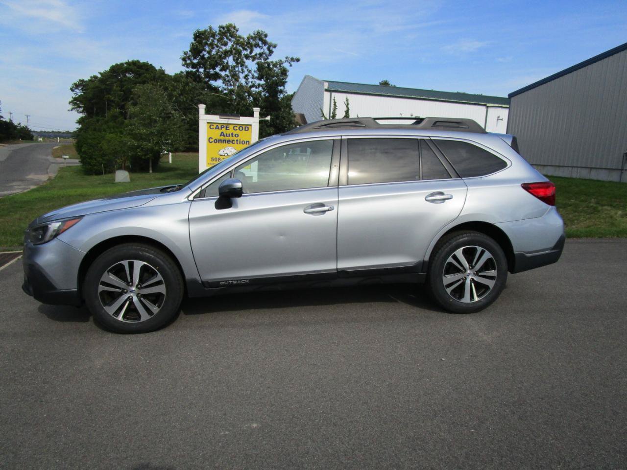Used 2019 Subaru Outback 2.5i Limited AWD/4WD image 2