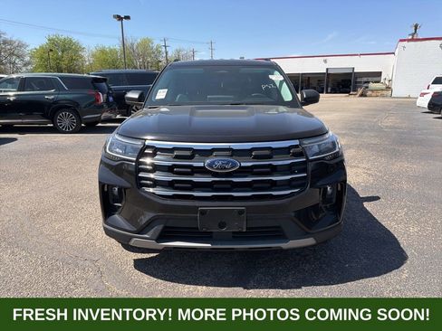 Used 2025 Ford Explorer Active w/ Active Comfort Package image 2