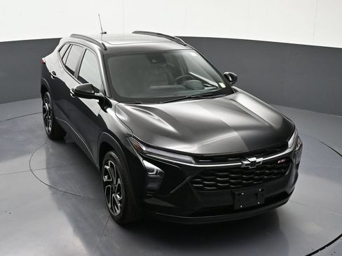Used 2024 Chevrolet Trax RS w/ Sunroof Package FWD image 22