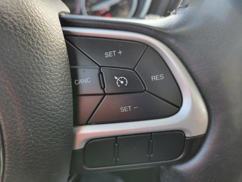 Used 2018 Jeep Compass Latitude image 19