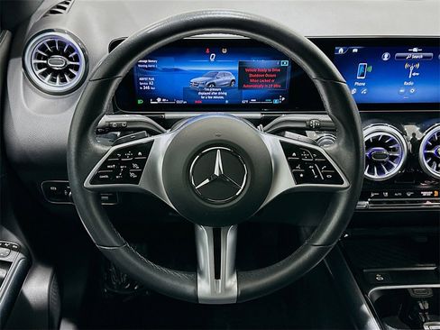 Used 2024 Mercedes-Benz GLA 250 4MATIC image 11