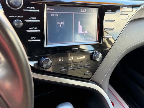 Used 2020 Toyota Camry SE image 18