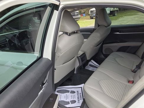 Used 2023 Toyota Camry SE image 8