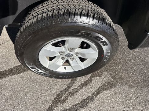 Used 2022 RAM 1500 Classic SLT image 12