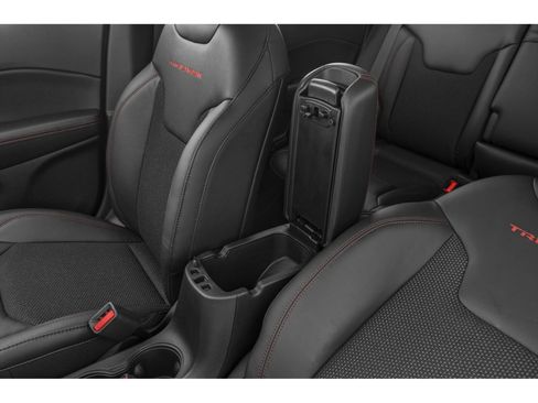 Used 2018 Jeep Compass Trailhawk w/ Leather Interior Group AWD/4WD image 9