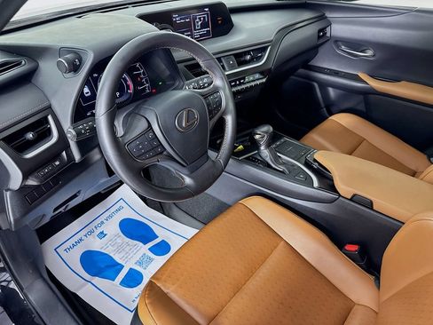 Used 2020 Lexus UX 200 FWD image 11