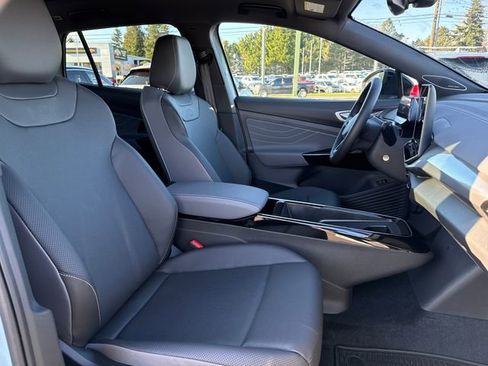 New 2025 Volkswagen ID.4 Pro S Plus image 9