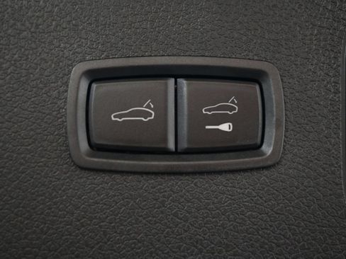 Certified 2026 Porsche Macan AWD/4WD image 27