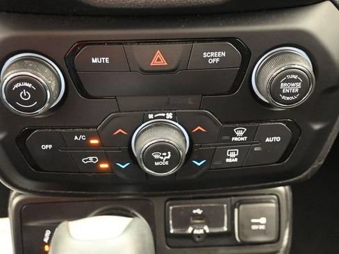 Used 2018 Jeep Renegade Sport w/ Power & Air Group AWD/4WD image 21
