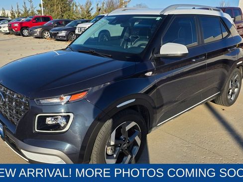 Used 2021 Hyundai Venue image 1