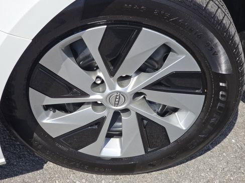 Used 2024 Nissan Altima 2.5 S image 3