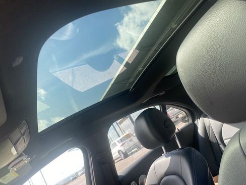 Used 2021 Mercedes-Benz C 300 4MATIC Sedan image 4