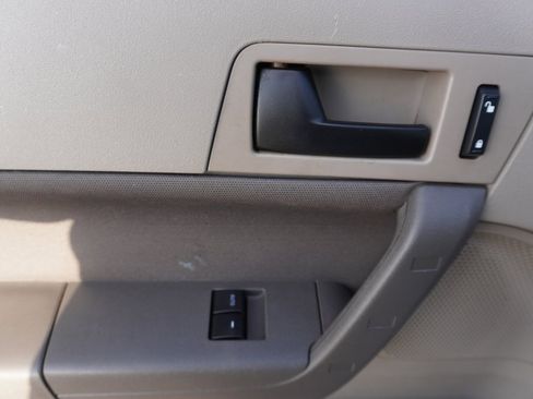 Used 2009 Ford Focus SE image 9