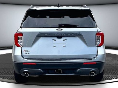 Used 2023 Ford Explorer XLT w/ Equipment Group 202A AWD/4WD image 5
