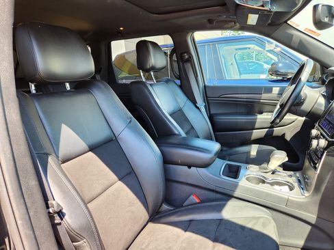Used 2019 Jeep Grand Cherokee Altitude AWD/4WD image 16