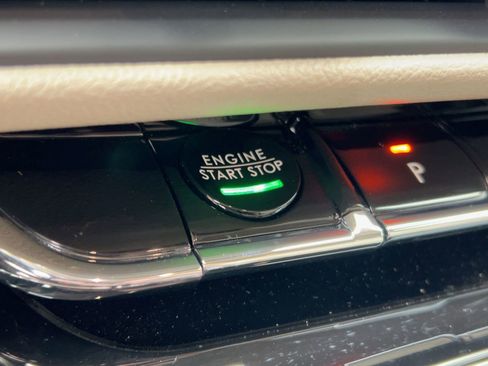 Used 2025 Lincoln Corsair FWD image 27