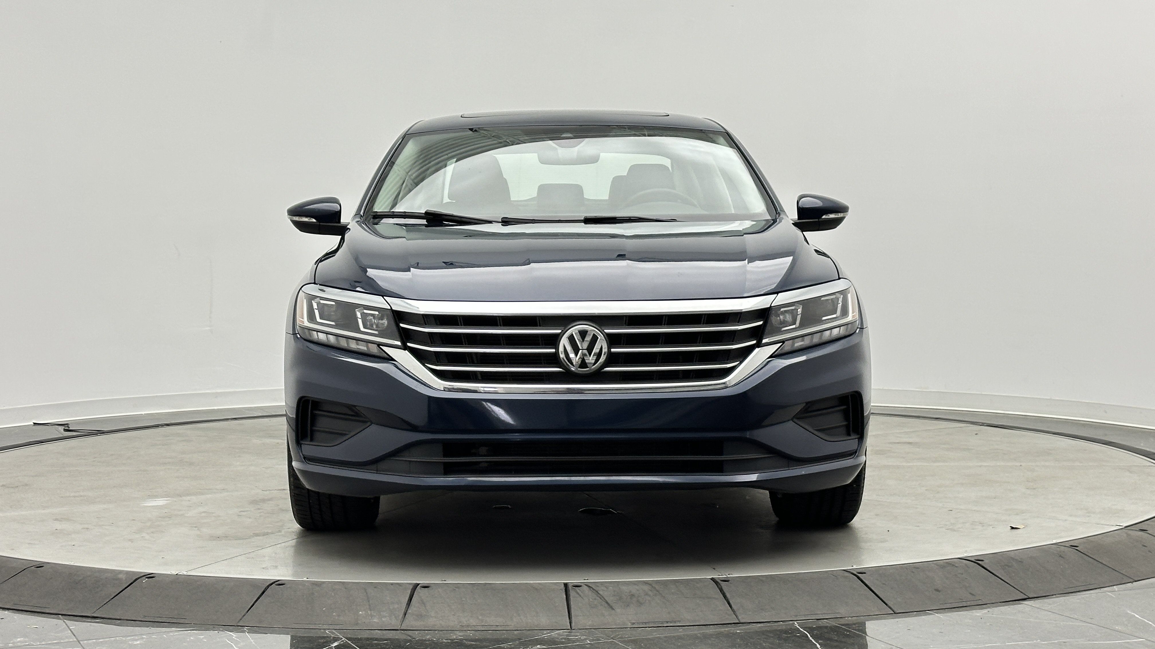 Used 2021 Volkswagen Passat 2.0T SE FWD image 2