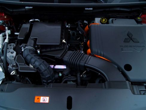 New 2025 Mitsubishi Outlander image 16