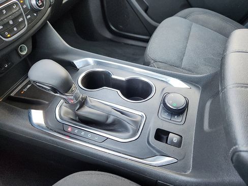 Used 2023 Chevrolet Traverse LT image 20