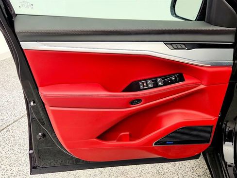 Used 2025 Jeep Wagoneer S Launch Edition image 11