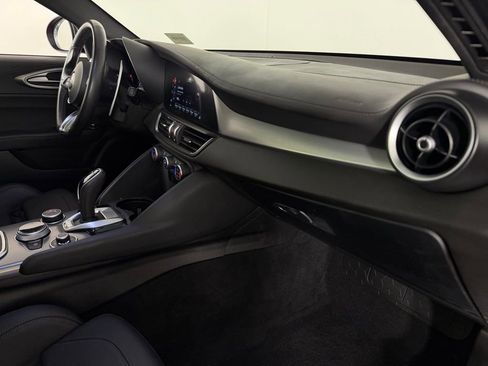 Used 2024 Alfa Romeo Giulia Veloce image 32