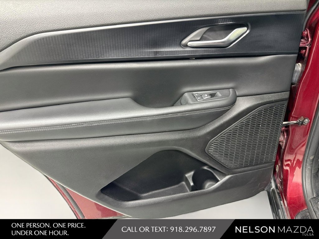 Used 2023 Jeep Grand Cherokee L Laredo AWD/4WD image 34