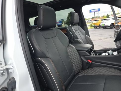 Used 2025 Jeep Grand Cherokee L Summit AWD/4WD image 55