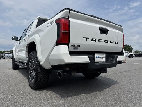 Used 2024 Toyota Tacoma TRD Sport AWD/4WD image 8