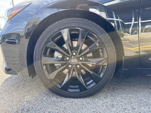 Used 2023 Nissan Maxima SR w/ Sport Mat Group image 5