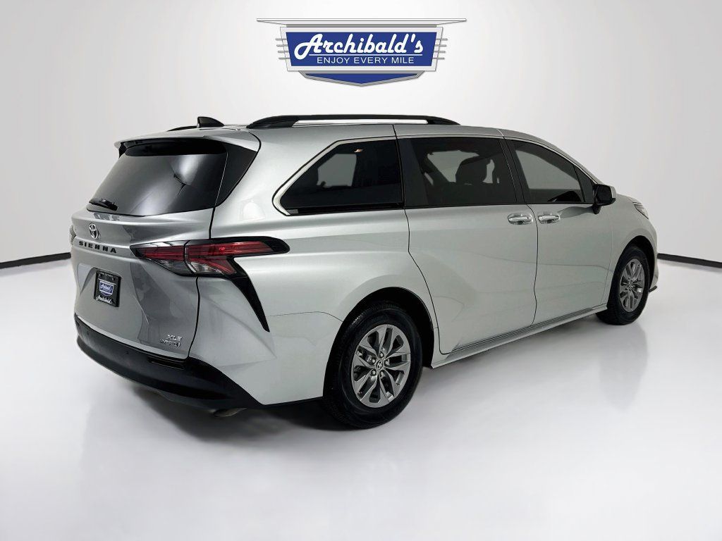 Used 2022 Toyota Sienna XLE FWD image 8