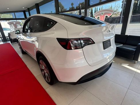 Used 2024 Tesla Model Y Long Range AWD/4WD image 5