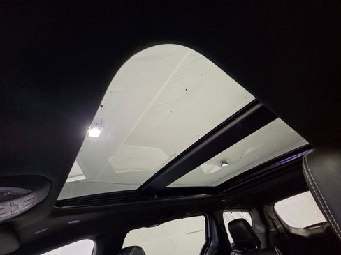 Certified 2025 Chrysler Pacifica Limited image 14