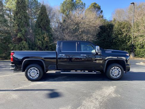 Used 2023 Chevrolet Silverado 2500 High Country w/ Z71 Off-Road Package image 10