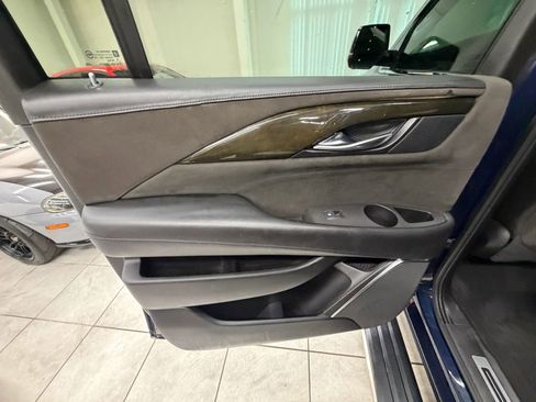 Used 2017 Cadillac Escalade ESV Platinum AWD/4WD image 15