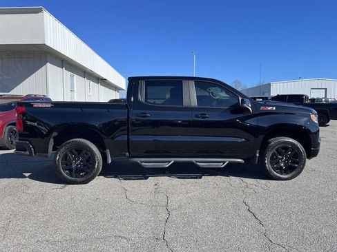 Used 2025 Chevrolet Silverado 1500 LT Trail Boss w/ Convenience Package II image 2