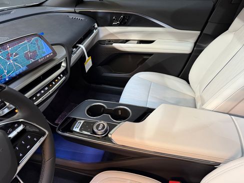 New 2026 Cadillac Lyriq Sport image 37