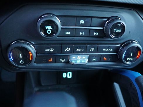 Used 2022 Ford Bronco Black Diamond image 6