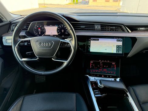 Used 2020 Audi e-tron Premium Plus image 4