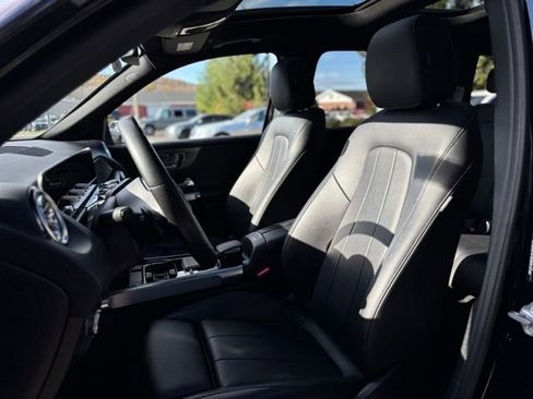 Used 2020 Mercedes-Benz GLB 250 4MATIC image 43